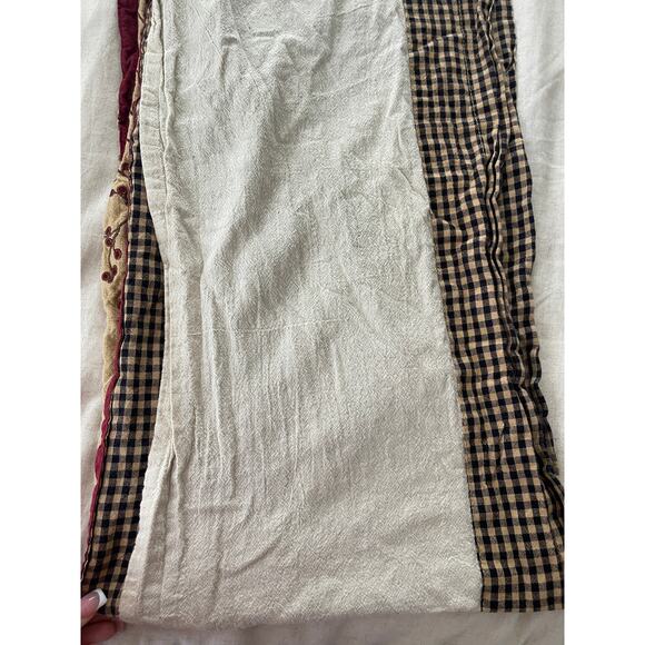 Rustic Primitive Black and Tan Valance Curtain with Pip Berries - Picture 3 of 5